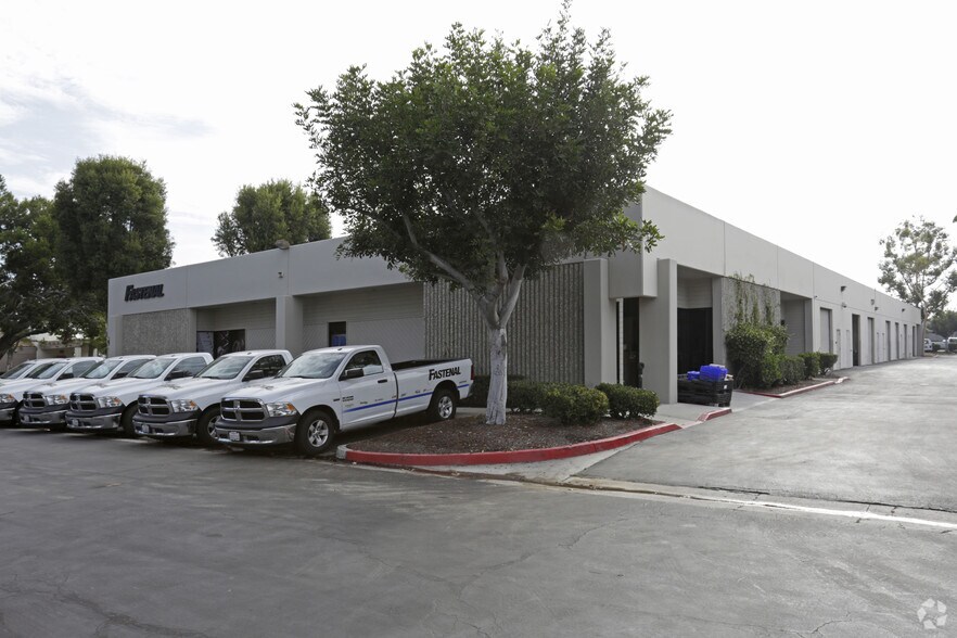 More Photos Of 7052 Orangewood Ave, Garden Grove Light Manufacturing For Lease