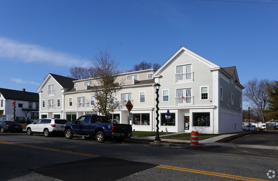 More Photos Of 377 Main St, Niantic Apartments For Lease