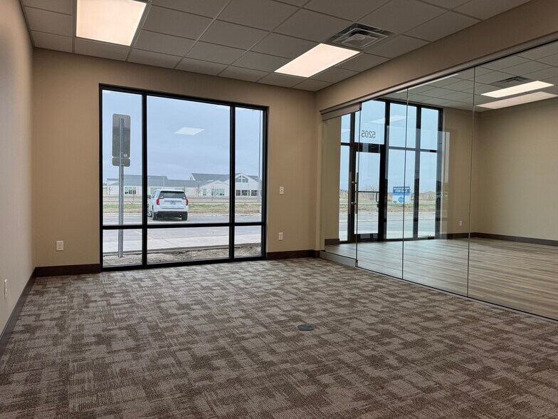 More Photos Of 5205 E 57th St, Sioux Falls Office For Sale
