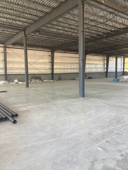 More Photos Of 17 Industrial dr, New Britain Manufacturing For Lease