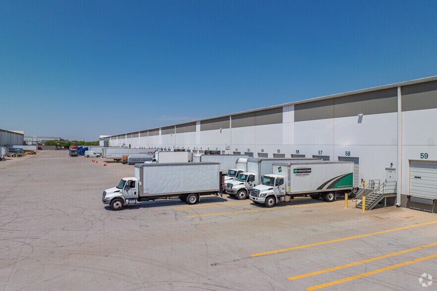 More Photos Of 7205 W Buckeye Rd, Phoenix Distribution For Lease