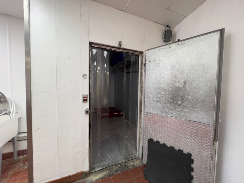 More Photos Of 3400 NE 2nd Ave, Miami Restaurant For Sale