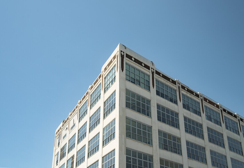 More Photos Of 37-18 Northern Blvd, Long Island City Office For Lease