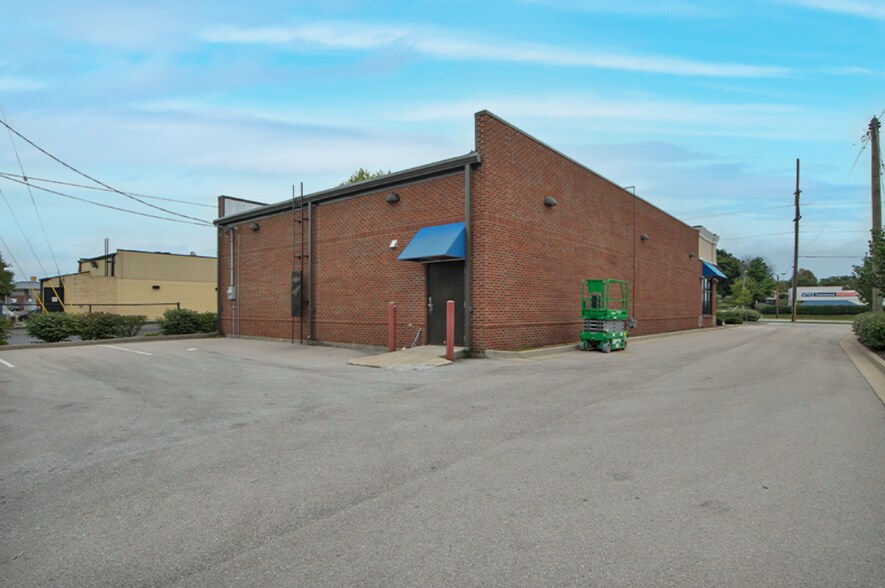 More Photos Of 539 W New Circle Rd, Lexington Freestanding For Lease