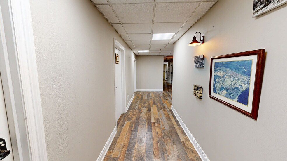 More Photos Of 105 Scr 25, Taylorsville Manufacturing For Sale