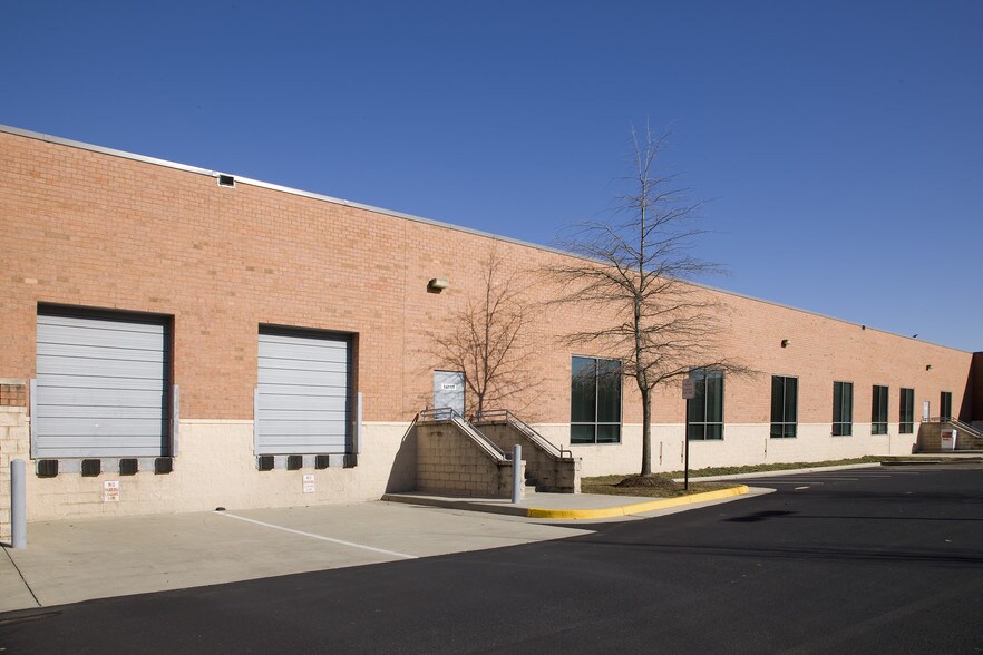 More Photos Of 14111 Park Meadow Dr, Chantilly Light Distribution For Lease