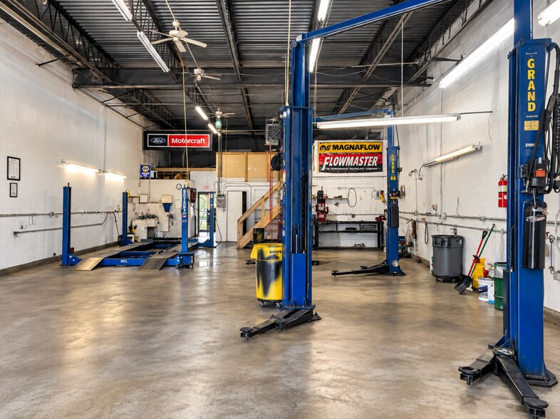 More Photos Of 1051 Cannons Ct, Woodbridge Industrial For Lease