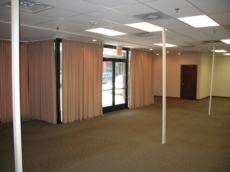 More Photos Of 18 N Main St, Cape Girardeau Storefront Retail Office For Sale
