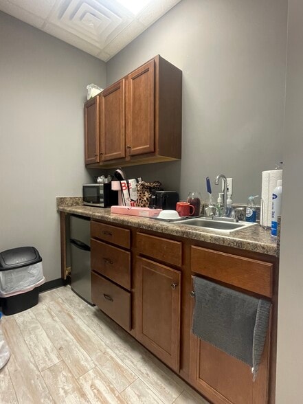 More Photos Of 2231 NW Broad St, Murfreesboro Showroom For Lease