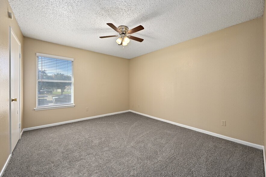 More Photos Of 1101 Rutland Dr, Austin Apartments For Sale