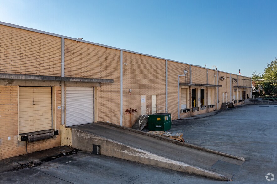 More Photos Of 6553-6573 Warren Dr, Norcross Warehouse For Lease