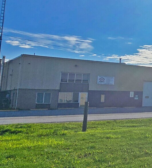 More Photos Of 175 Bothwell St, Chatham Truck Terminal For Sale