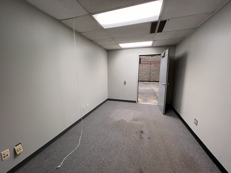 More Photos Of 4155 Old Sibley Memorial Hwy, Eagan Research And Development For Lease