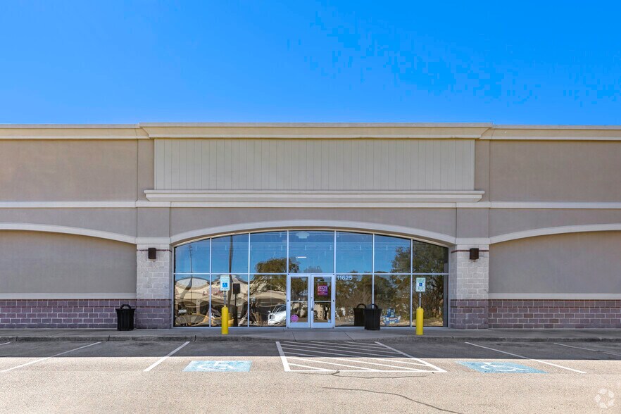 More Photos Of 11309-11323 Bandera Rd, San Antonio Unknown For Lease