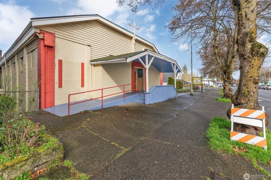 More Photos Of 12327 15th Ave NE, Seattle Religious Facility For Sale
