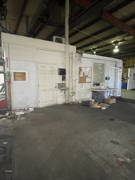 More Photos Of 505 Aero Dr, Shreveport Manufacturing For Sale