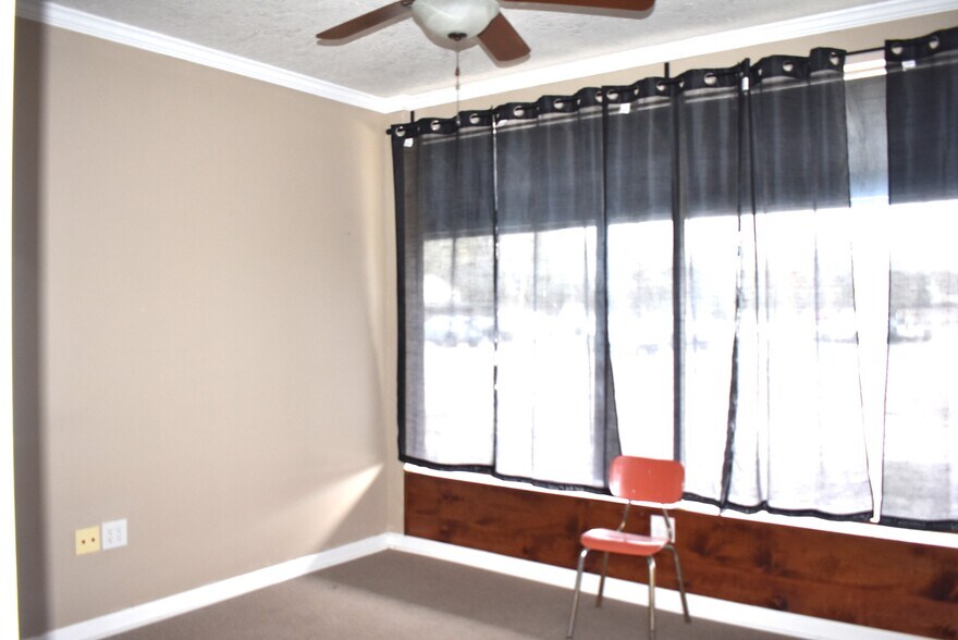 More Photos Of 104 N College St, Gadsden General Retail For Sale
