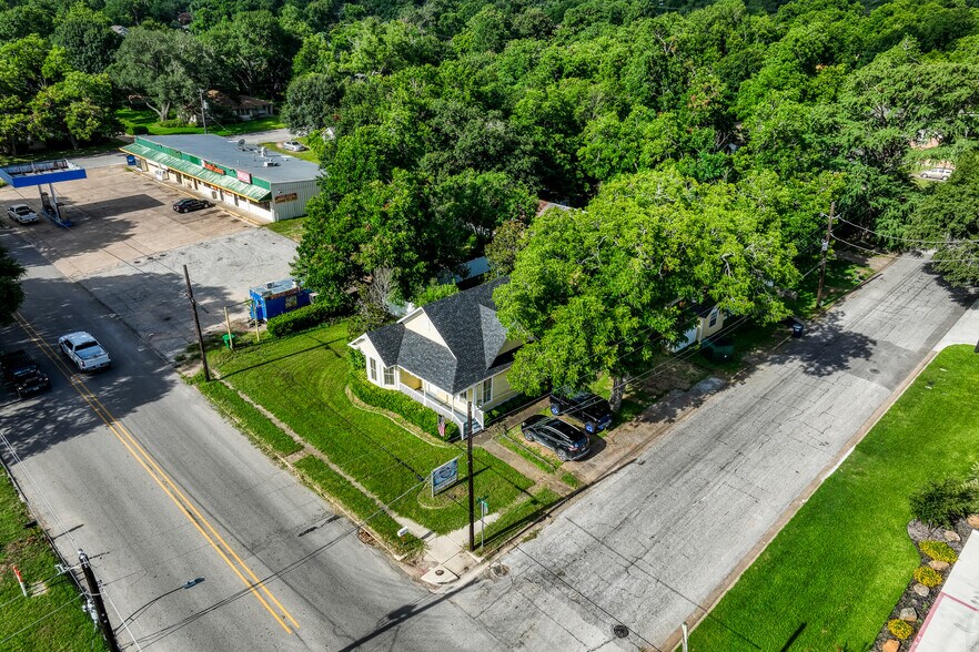 More Photos Of 1600 S Day St, Brenham Medical For Sale