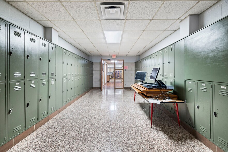 More Photos Of 500 Magrill st, Longview Loft Creative Space For Sale