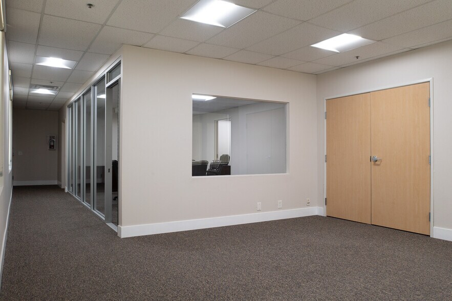 More Photos Of 77530 Enfield Ln, Palm Desert Light Distribution For Lease