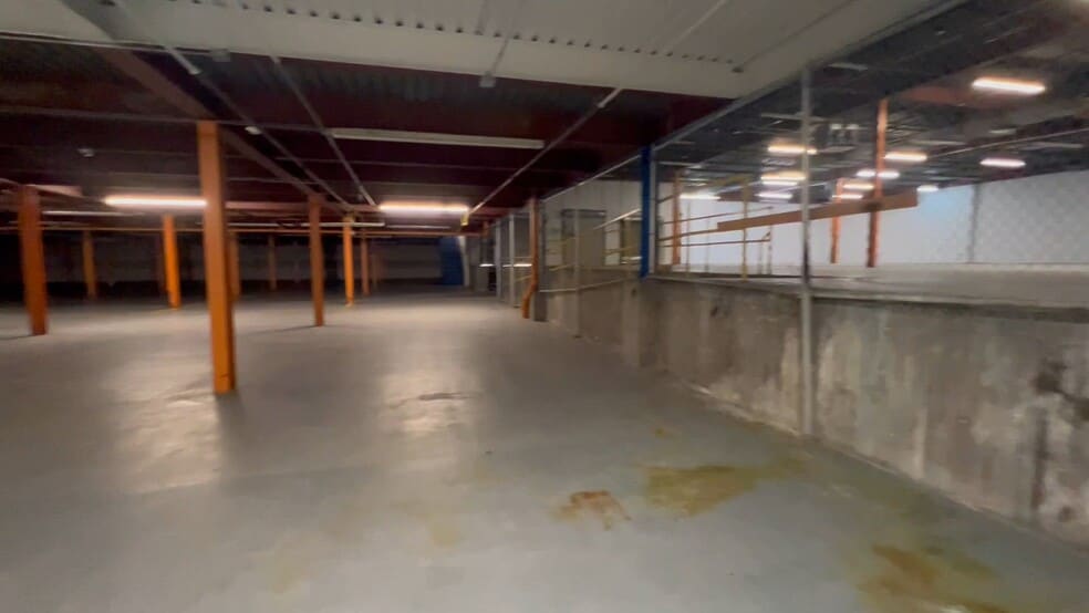 Primary Photo Of 600 Executive Blvd, Elmsford Manufacturing For Lease