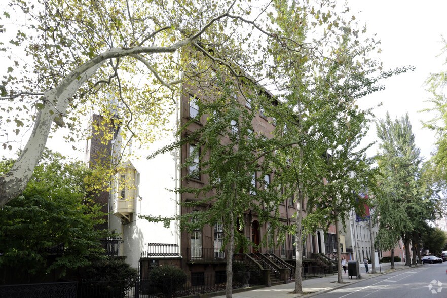 Primary Photo Of 818-824 Pine St, Philadelphia Medical For Lease