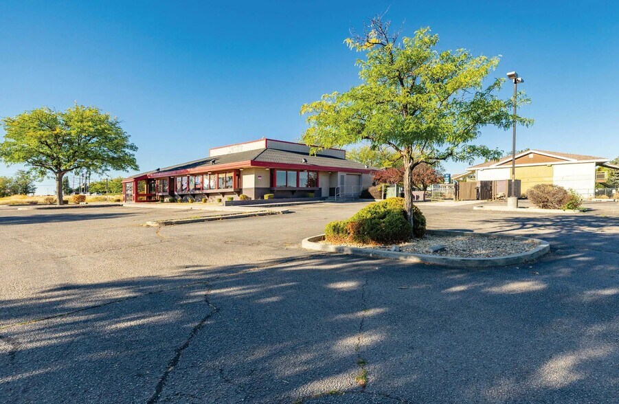More Photos Of 2580 Airport Way, Boise Restaurant For Lease