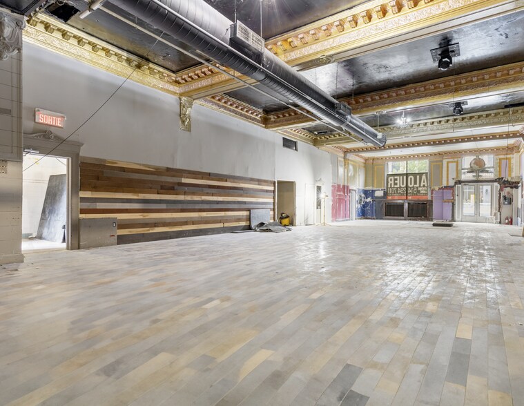 More Photos Of 4465-4467 Boul Saint-Laurent, Montréal Bar For Lease
