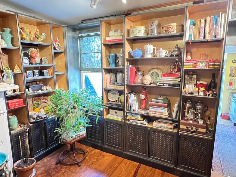 More Photos Of 1438-1442 Light St, Baltimore Showroom For Sale