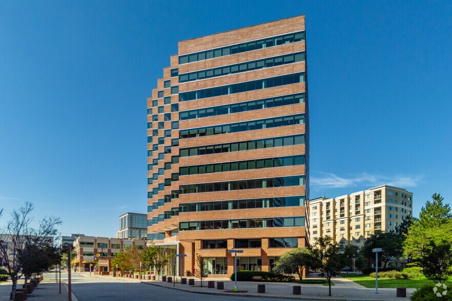 More Photos Of 2111 Wilson Blvd, Arlington Unknown For Lease