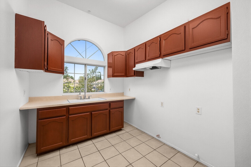 More Photos Of 2104 Mozart St, Los Angeles Apartments For Sale