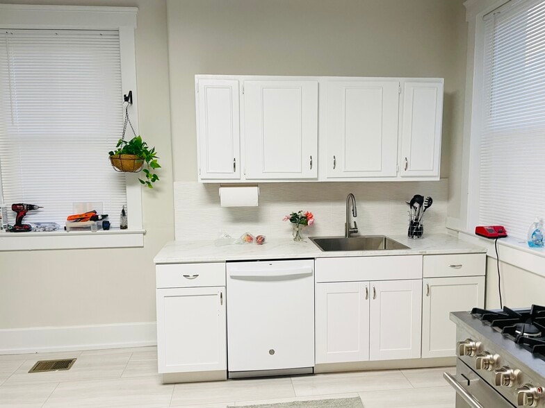 More Photos Of 9718 Dixie Hwy, Louisville Freestanding For Sale