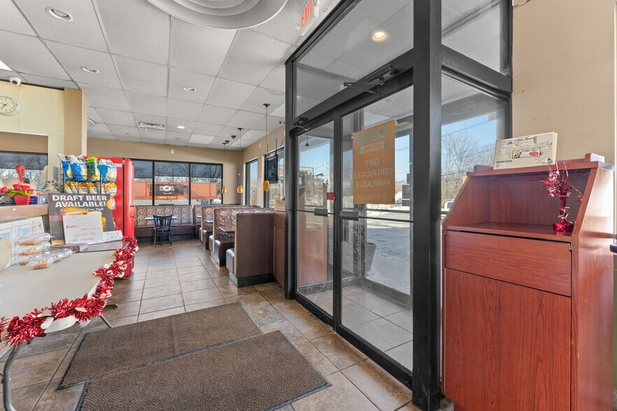 More Photos Of 525 Main St, Leominster Restaurant For Lease