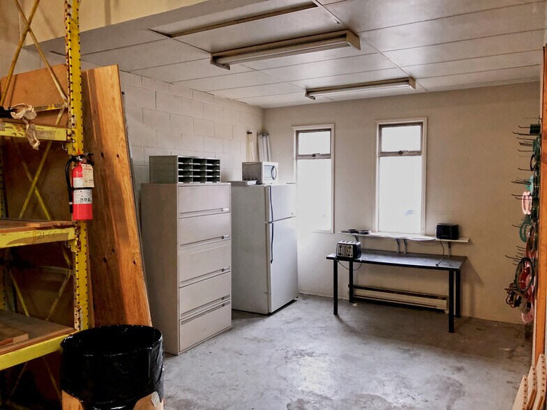 More Photos Of 158 W 5th Ave, Vancouver Warehouse For Lease