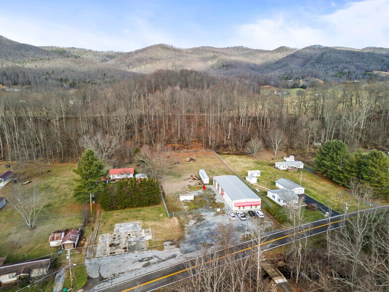 More Photos Of 2719 Highway 91, Elizabethton Showroom For Sale