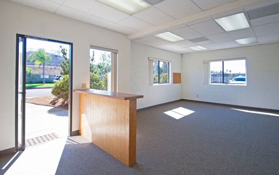More Photos Of 826 Rancheros Dr, San Marcos Warehouse For Lease