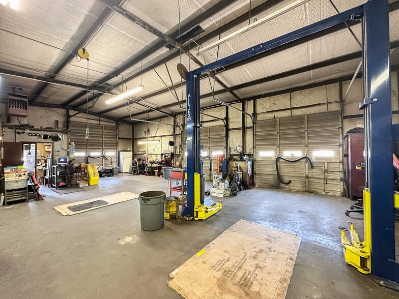 More Photos Of 2609 10th St, Wichita Falls Light Manufacturing For Sale