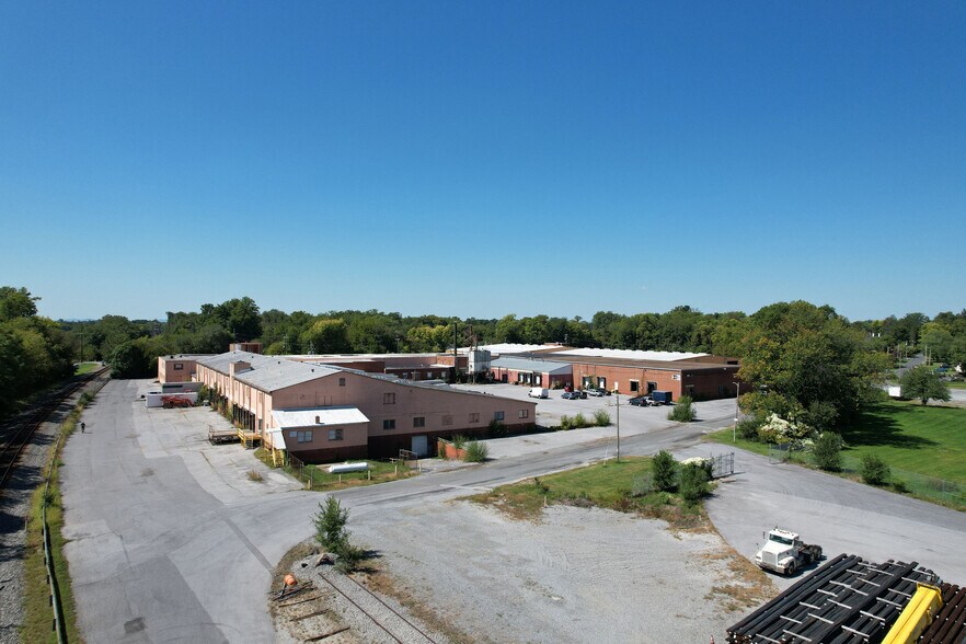 More Photos Of 351 Station Rd, Berryville Manufacturing For Lease