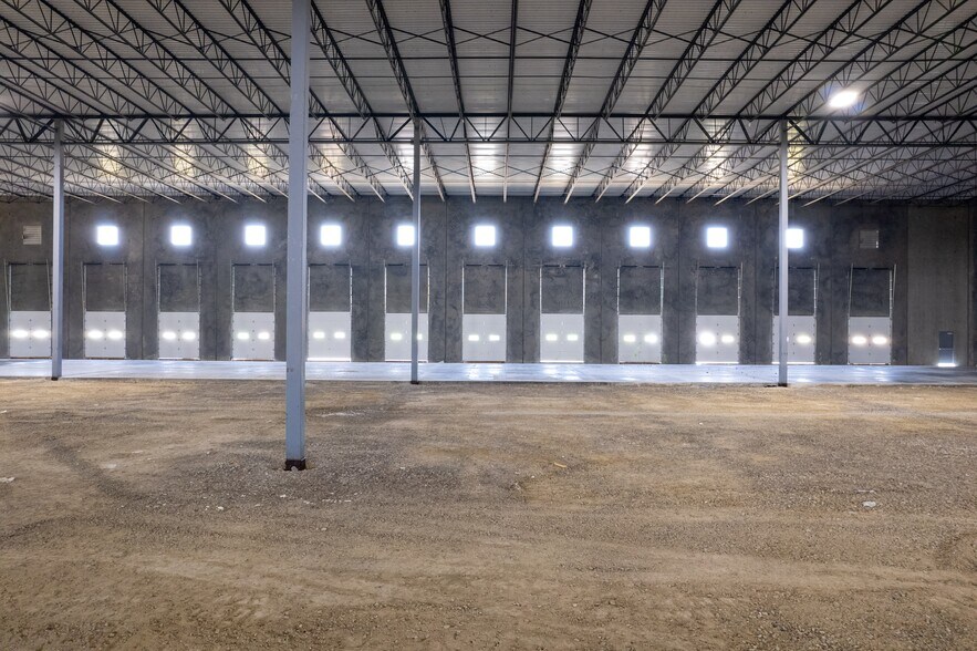 More Photos Of 11200 Industrial Park Dr, Evansville Manufacturing For Lease