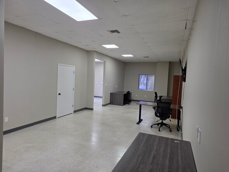 More Photos Of 6800 Edgewater Commerce Pky, Orlando Warehouse For Sale