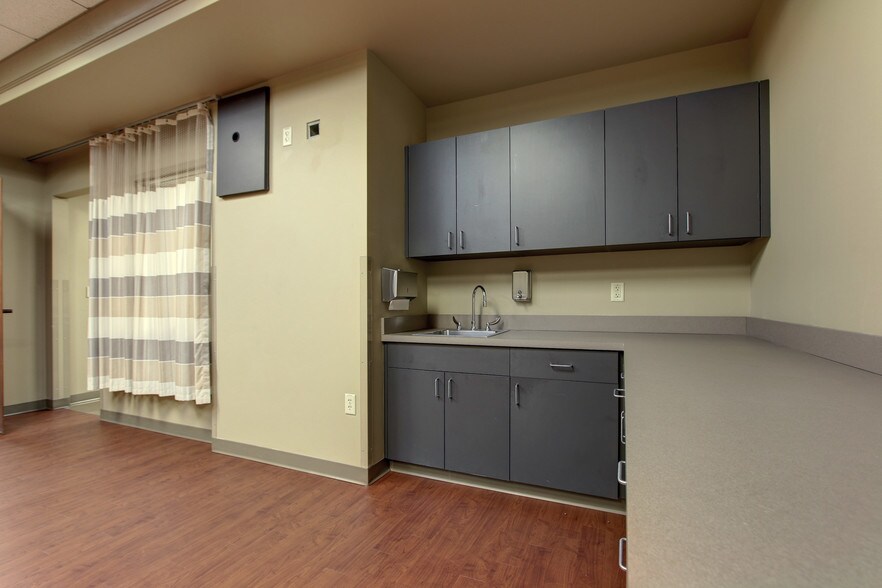 More Photos Of 9441 Huron St, Thornton Medical For Lease