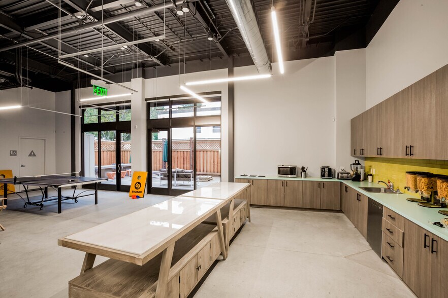 More Photos Of 2114-2116 Broadway St, Redwood City Office For Lease