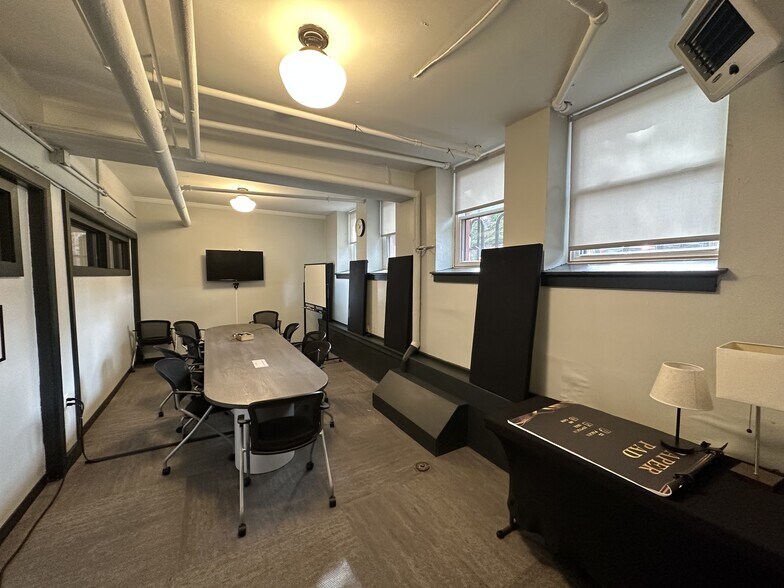 More Photos Of 2308 E Belleview Pl, Milwaukee Specialty For Sale