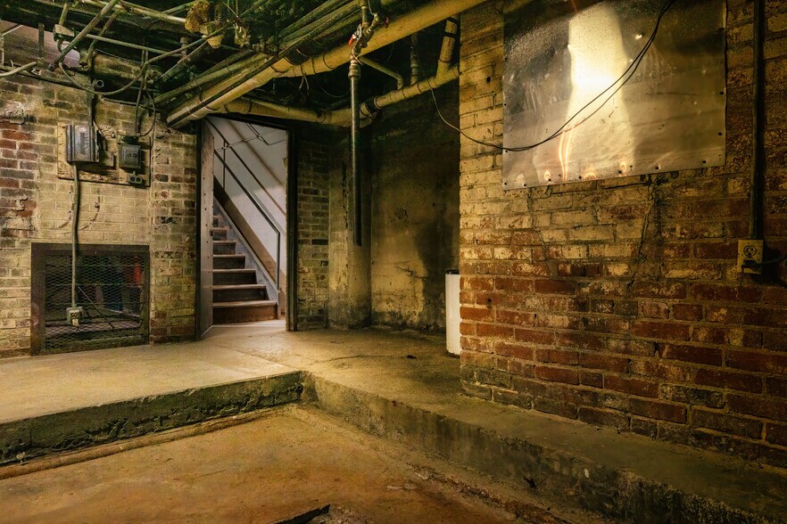 More Photos Of 255 Broad St., Kingsport General Retail For Sale