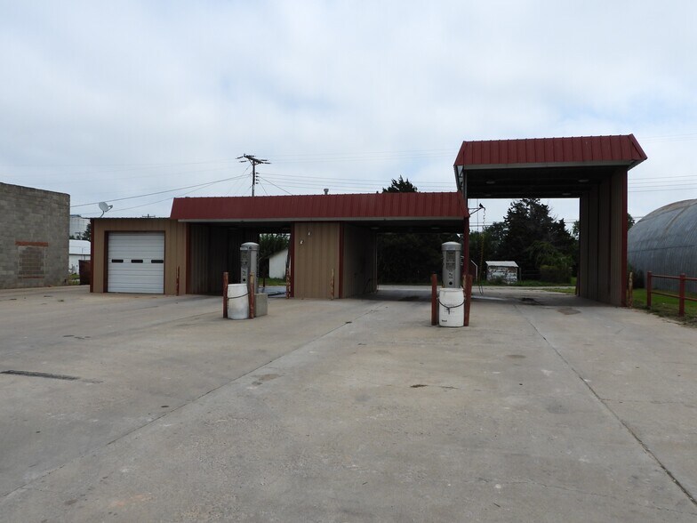 Primary Photo Of 124 Main St, Shattuck Carwash For Sale
