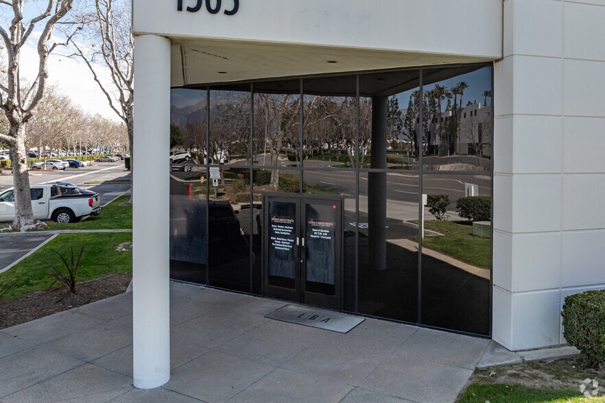 More Photos Of 1505 S Dupont Ave, Ontario Warehouse For Lease