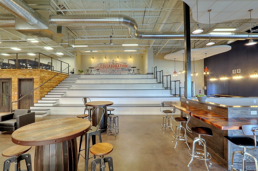 More Photos Of 12022 Blue Valley Pky, Overland Park Coworking Space