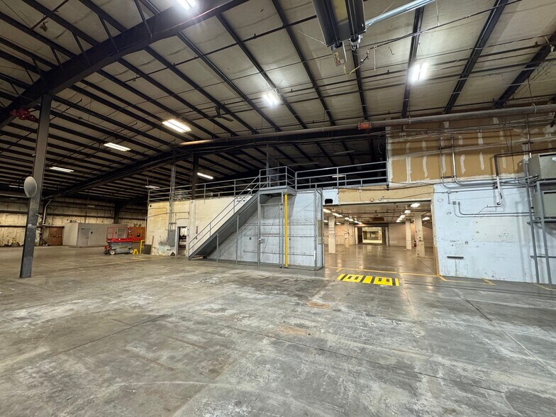 More Photos Of 596 Hoffman Rd, Independence Industrial For Sale