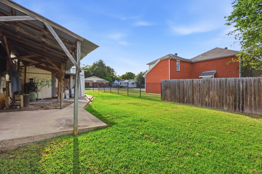 More Photos Of 8424-8430 White Settlement Rd, Fort Worth Storefront Retail Office For Sale