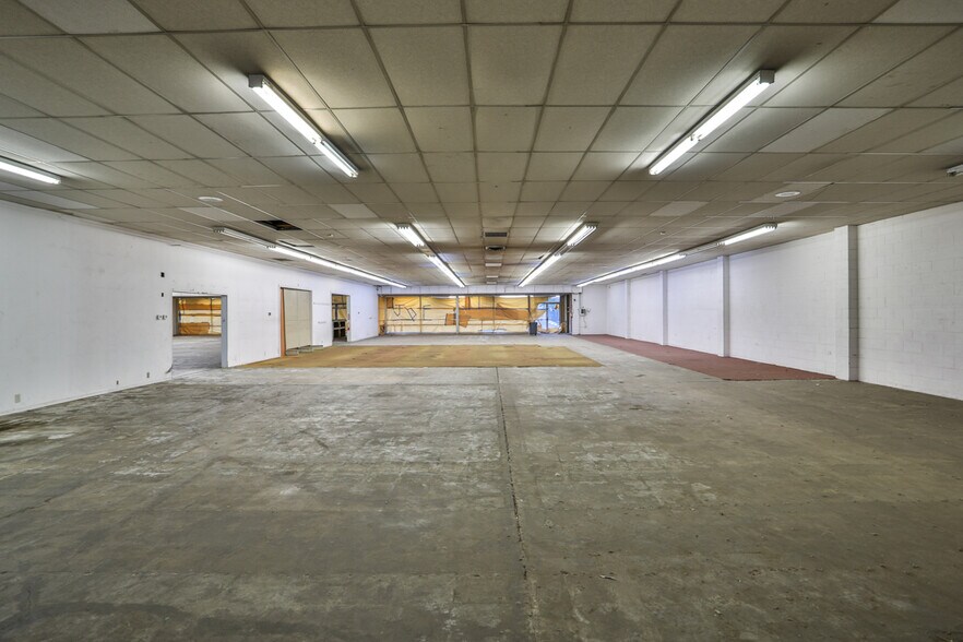 More Photos Of 4611 Holt Blvd, Montclair Showroom For Lease